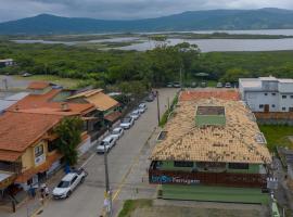 Pousada Brisa Ferrugem 1 quadra do mar e Bar do Zado, Hotel in Garopaba