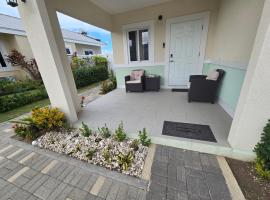 La Habitaci&oacute;n، فندق مع مسابح في لوتسيا