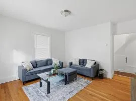 Newton Newly Renovated 3Br Apt