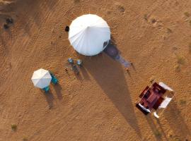 Arabian Nights Luxury Glamping、Ḩawīyahのホテル