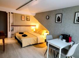 Le Rêve de Poulaines - Camping Naturiste 1 JUIN - 30 SEPTEMBRE et chambres d'hôtes TOUTE L'ANNÉE, hotel in Poulaines