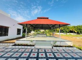 Grey Stone Farm House, Hotel in Surat