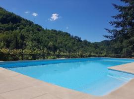 Il Bosco di Campo Marzano Garden Apartments, hotel en Borzonasca