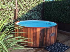 Spinnaker Barn, boutique, cute barn with hot tub, hotel i Ryde