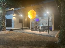 บ้านสวนริมน้ำยางยวน 1, hotel 