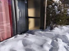 LES FONTANILLES odeillo chalet 60 WIFI & PARKING gratuit exposé plein sud & plein pied , draps & serviettes de toilettes non inclus, sabanas y toallas no incluidos