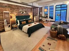 Large Luxury City-Center Loft - King Bed - De Waterkant - Walk to & Top Restaurants & Nightlife