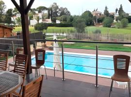 Chalet con Piscina Privada, Jardín y Gran Capacidad 18 personas, hotel di Chiclana de la Frontera