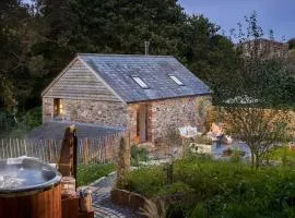 Secluded & Luxurious Romantic Haven with Hot Tub