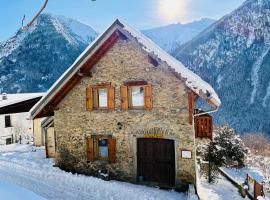 La Grange St. Cyprien, Venosc - Les Deux Alpes: Vénosc şehrinde bir otel