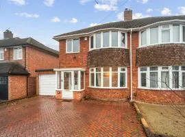 Spacious 4-Bed House, & Prime Location Solihull