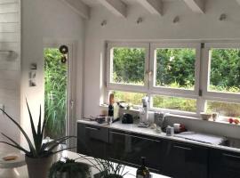 Schönes Haus mit 3 Schlafzimmern - bis zu 6 Personen, Hotel in Haigerloch