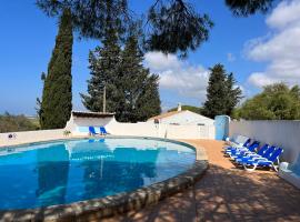 Casa Estrelita, Quinta da Felicidade, Praia dos Salgados, хотел в Пера