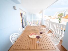 Dúplex tranquilo frente al mar en Xilxes Terraza, parking y WiFi, Hotel in Chilches