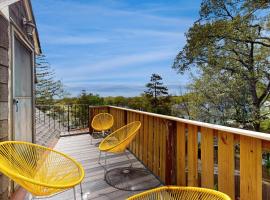 3 Mi to Franklin Park Zoo! Bright Residential Stay, отель в Бостоне