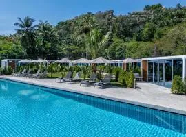 Apple House Seaside Escape with Pool & Breakfast