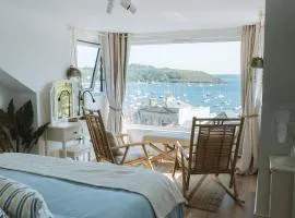 Stunning High Street Townhouse With Sea Views & Parking at 'Tide View Townhouse'