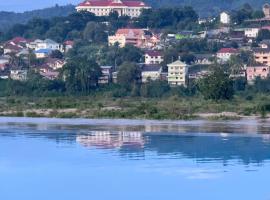 Chiangkhong Teak Garden Riverfront Hotel、チェンコーンのホテル