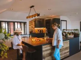 Stunning Waterfront Apartment With Spectacular Views & Parking at 'CAPTAINS LOFT'