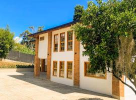 AMAZING EL POBLADO VIEWs-MODERN VILLA, hotel v mestu Envigado