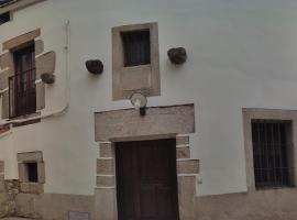 Albergue San Blas - Vía de la Plata y Cáparra - Vía Verde, hotel en Oliva de Plasencia