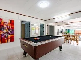 Villa Mayfair 4 bedrooms sea view with pool table