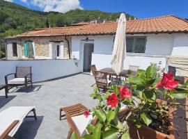 Le 2 Marie - Ligurian Hills Holiday Home, Hotel in Caravonica