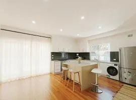 Near city park side cosy house in a convenient hub