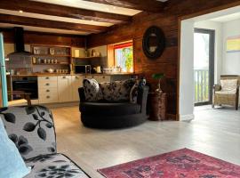 Cosy coastal hideaway with incredible sea views, hotel u gradu 'Fortrose'