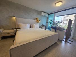 Serene Coastal Studio with King Bed & Balcony, hotel em Luquillo
