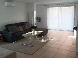 Studio dans une résidence sécurisée et calme avec place de parking