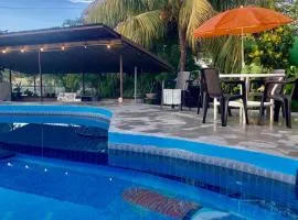 Bonito apartamento frente a la piscina 100mt del mar