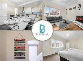 Two Bedroom House by Brookland Stays Serviced Accommodation Short Lets Middleton with Free WiFi
