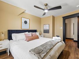 2 Hot Tubs/Private Bar/ Pickleball & Basketball Ct, хотел в Джорджтаун