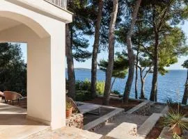LUMA HVAR Premium Beachfront Villa 1st Row to Sea