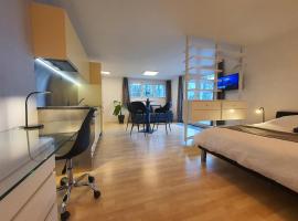 Modern apartment for vacation and business travelers، فندق مع أحواض استحمام ساخنة في Arni Alp