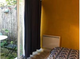 Grande chambre avec salle de bain privative, hotel a Cadillac