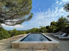 Luberon house with view