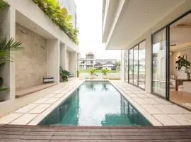 Stylish Canggu Villa 4BR with Ricefield View
