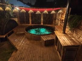 Villa avec Jardin, Terrasse couverte, et Bain nordique - 8 personnes, hotel em Anglet