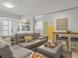 Perfect Group Retreat for 10 Near Beach & Airport