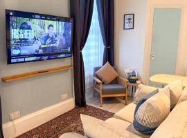 The Studio Retreat - 2 bed flat, sleeps 4 - Brampton Town Centre, Hadrians Wall, hotel em Brampton