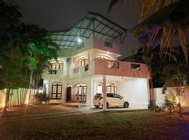 Rishi Lanka Villa with Hot Water AC and Wi-Fi near Colombo & Airport、Kelaniyaのホテル