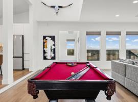 The Iron Cactus 10 acres villa near Austin w Sauna and Pool table, khách sạn ở Taylor