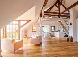Lichtdurchflutetes Traum-Loft mit Panoramablick