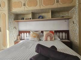 Casa Rural "AMARA" Bardenas, hotel di Valtierra