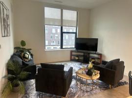 Modern Downtown Detroit 2BR Retreat, Hotel in Detroit