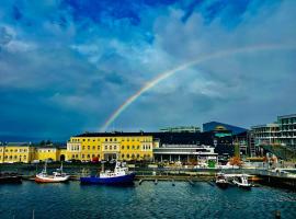 Riverside studioapartment 100m from trainstation!, hotel Trondheimben