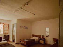 Bracco, hotel din Chos Malal