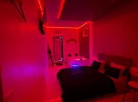 Suite GOLD L Amaryllis I Jacuzzi & Sauna privé I Centre Béziers Arrivée autonome, hotel a Béziers